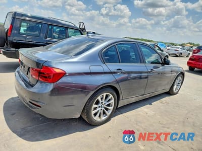 Trzecie zdjęcie samochodu z tyłu: 2017 BMW 320 XI VIN:WBA8E5G58HNU41986 - miniatura