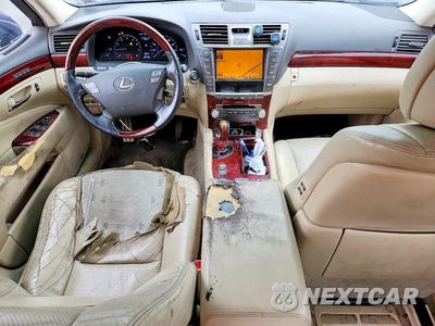 Zdjęcie 8 z 12 samochodu: 2011 LEXUS LS 460 VIN:JTHCL5EF6B5012057 - miniatura