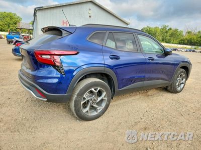Trzecie zdjęcie samochodu z tyłu: 2024 CHEVROLET TRAX 1LT VIN:KL77LHE22RC124732 - miniatura