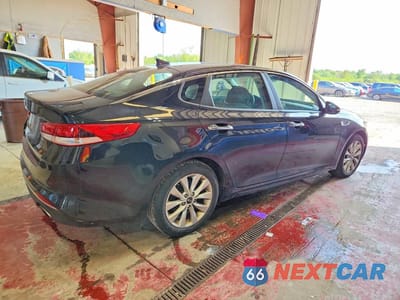 Trzecie zdjęcie samochodu z tyłu: 2018 KIA OPTIMA LX VIN:5XXGT4L34JG257374 - miniatura