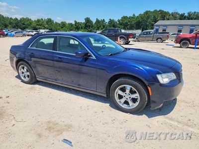 Czwarte zdjęcie samochodu z boku: 2015 CHRYSLER 300 LIMITED VIN:2C3CCAAGXFH904212 - miniatura