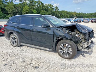 Czwarte zdjęcie samochodu z boku: 2022 TOYOTA HIGHLANDER XLE VIN:5TDGZRAH2NS549152 - miniatura