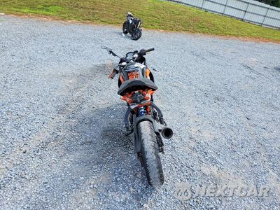 Czwarte zdjęcie samochodu z boku: 2018 KTM 390 DUKE VIN:MD2JYJ407JC299879 - miniatura
