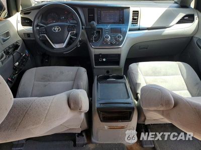 Zdjęcie 8 z 14 samochodu: 2017 TOYOTA SIENNA LE VIN:5TDKZ3DC8HS767012 - miniatura