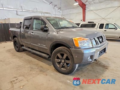 Czwarte zdjęcie samochodu z boku: 2015 NISSAN TITAN SV VIN:1N6AA0ECXFN506285 - miniatura