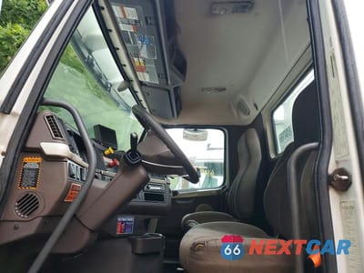 Zdjęcie 7 z 13 samochodu: 2014 VOLVO VNM SEMI TRUCK VIN:4V4M19EG2EN182520 - miniatura