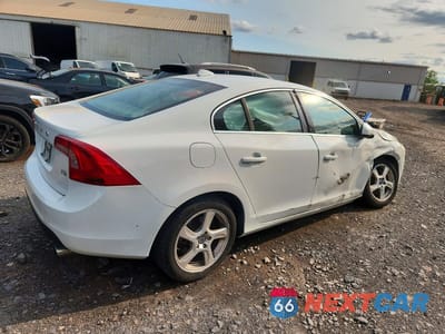 Trzecie zdjęcie samochodu z tyłu: 2012 VOLVO S60 T5 VIN:YV1622FS8C2093796 - miniatura