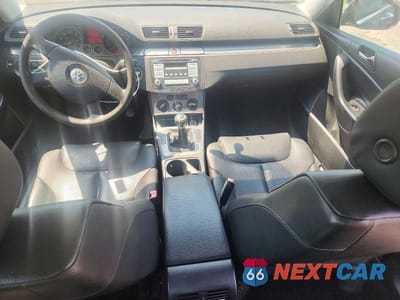 Zdjęcie 8 z 12 samochodu: 2008 VOLKSWAGEN PASSAT TURBO VIN:WVWUK73C38P007389 - miniatura
