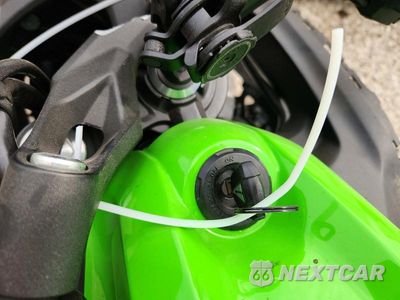 Zdjęcie 8 z 9 samochodu: 2023 KAWASAKI EX650 R VIN:ML5EXER10PDAA7908 - miniatura