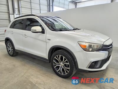 Czwarte zdjęcie samochodu z boku: 2018 MITSUBISHI OUTLANDER SPORT SEL VIN:JA4AP4AW3JU009371 - miniatura
