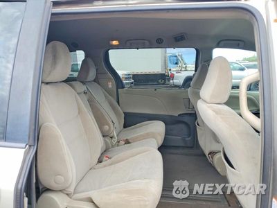 Zdjęcie 11 z 13 samochodu: 2016 TOYOTA SIENNA LE VIN:5TDKK3DC0GS737506 - miniatura