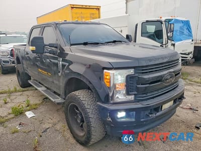 Czwarte zdjęcie samochodu z boku: 2017 FORD F250 SUPER DUTY VIN:1FT7W2B69HEC76105 - miniatura