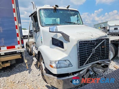 2016 VOLVO VNM SEMI TRUCK 4V4MC9EG6GN971492 - główne zdjęcie licytacji z USA - miniatura