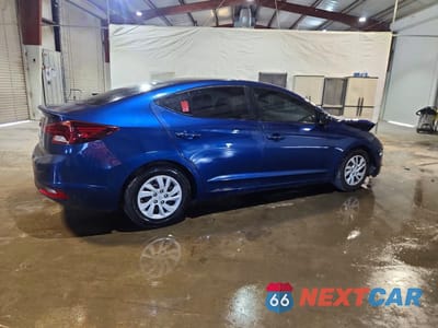 Trzecie zdjęcie samochodu z tyłu: 2019 HYUNDAI ELANTRA SE VIN:5NPD74LF9KH494112 - miniatura