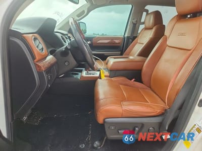 Zdjęcie 7 z 12 samochodu: 2020 TOYOTA TUNDRA 1794 EDITION VIN:5TFAY5F1XLX883319 - miniatura