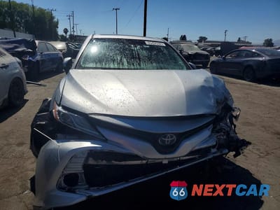 Piąte zdjęcie samochodu w środku: 2018 TOYOTA CAMRY HYBRID XLE VIN:4T1B21HK7JU006222 - miniatura