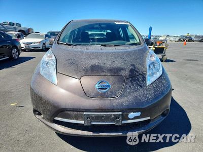 Piąte zdjęcie samochodu w środku: 2017 NISSAN LEAF SV VIN:1N4BZ0CP9HC301891 - miniatura
