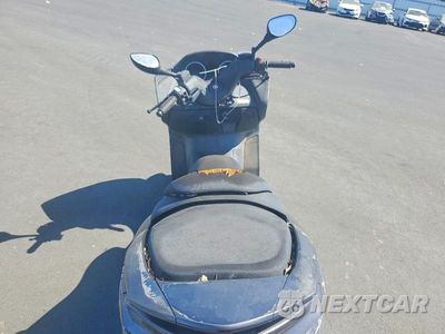 Zdjęcie 6 z 9 samochodu: 2005 YAMAHA YP400 VIN:JYASH03Y25A001571 - miniatura