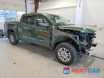 Czwarte zdjęcie samochodu z boku: 2022 TOYOTA TUNDRA SR5 VIN:5TFLA5DB9NX002587 - miniatura
