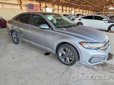 Czwarte zdjęcie samochodu z boku: 2023 VOLKSWAGEN JETTA SE VIN:3VW7M7BU7PM046490 - miniatura