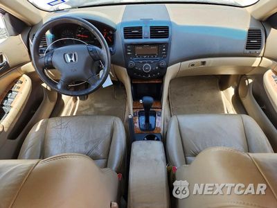 Zdjęcie 8 z 13 samochodu: 2003 HONDA ACCORD EX VIN:1HGCM56643A129840 - miniatura