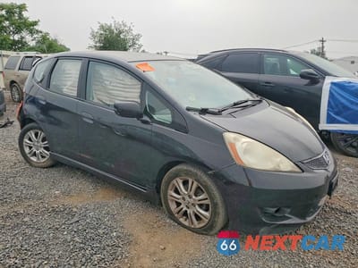 Czwarte zdjęcie samochodu z boku: 2011 HONDA FIT SPORT VIN:JHMGE8H54BS004976 - miniatura