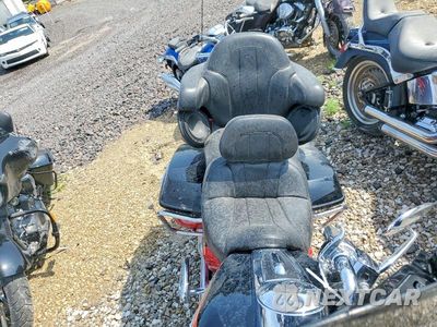 Piąte zdjęcie samochodu w środku: 2016 HARLEY-DAVIDSON FLHTKSE CVO LIMITED VIN:1HD1TEN17GB955823 - miniatura