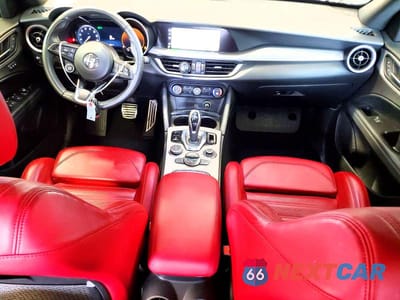 Zdjęcie 8 z 12 samochodu: 2024 ALFA ROMEO STELVIO TI VIN:ZASPAKBN8R7D85240 - miniatura