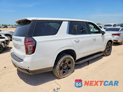Trzecie zdjęcie samochodu z tyłu: 2024 CHEVROLET TAHOE K1500 VIN:1GNSKLED3RR236951 - miniatura