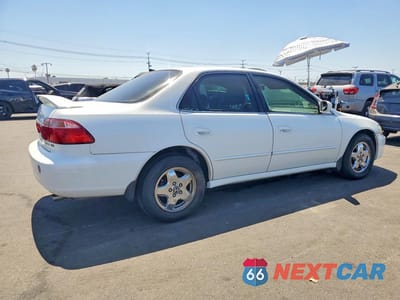 Trzecie zdjęcie samochodu z tyłu: 1998 HONDA ACCORD EX VIN:1HGCG1652WA020062 - miniatura