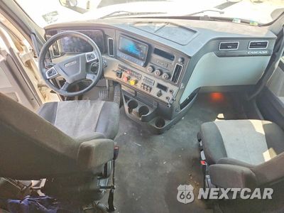 Zdjęcie 8 z 14 samochodu: 2021 FREIGHTLINER CASCADIA 126 SEMI TRUCK VIN:3AKJHHDR9MSMT8568 - miniatura