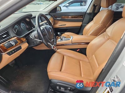 Zdjęcie 7 z 12 samochodu: 2013 BMW 750 I VIN:WBAYA8C55DD228027 - miniatura