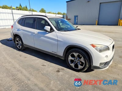 Czwarte zdjęcie samochodu z boku: 2015 BMW X1 SDRIVE28I VIN:WBAVM1C5XFV316201 - miniatura