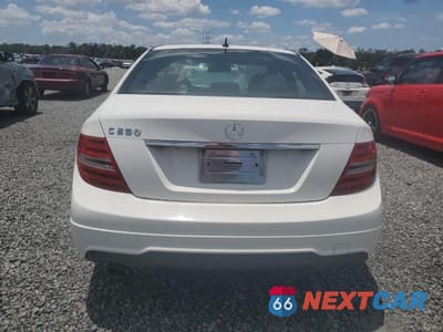 Zdjęcie 6 z 12 samochodu: 2013 MERCEDES-BENZ C 250 VIN:WDDGF4HB6DR266978 - miniatura