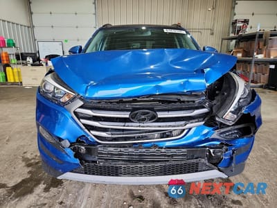 Piąte zdjęcie samochodu w środku: 2018 HYUNDAI TUCSON VALUE VIN:KM8J3CA28JU833516 - miniatura