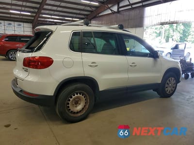 Trzecie zdjęcie samochodu z tyłu: 2012 VOLKSWAGEN TIGUAN S VIN:WVGBV7AX2CW607397 - miniatura
