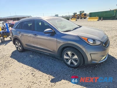 Czwarte zdjęcie samochodu z boku: 2018 KIA NIRO LX VIN:KNDCB3LCXJ5200080 - miniatura