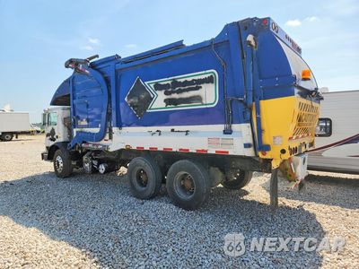 Drugie zdjęcie samochodu z przodu: 2013 MACK MRU613 REFUSE TRUCK VIN:1M2AV04C8DM009372 - miniatura