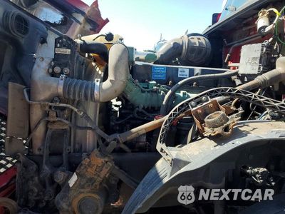 Zdjęcie 7 z 10 samochodu: 2014 VOLVO VNL SEMI TRUCK VIN:4V4N99EH4EN172688 - miniatura