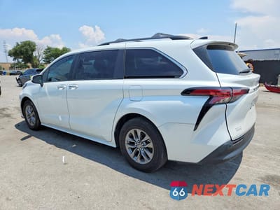 Drugie zdjęcie samochodu z przodu: 2022 TOYOTA SIENNA XLE VIN:5TDJRKEC5NS091585 - miniatura