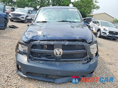 Piąte zdjęcie samochodu w środku: 2018 RAM 1500 ST VIN:1C6RR7FT6JS261296 - miniatura