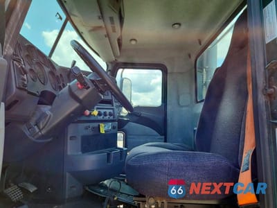 Piąte zdjęcie samochodu w środku: 2017 MACK 600 CXU600 VIN:1M1AW01X0HM009378 - miniatura