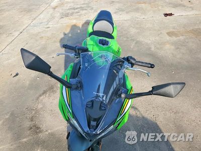 Piąte zdjęcie samochodu w środku: 2025 KAWASAKI EX650 P VIN:ML5EXEP19SDAF7007 - miniatura