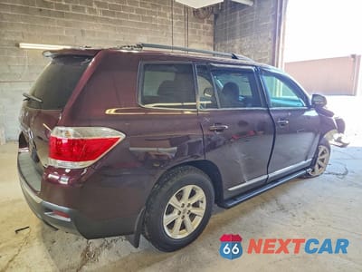 Trzecie zdjęcie samochodu z tyłu: 2013 TOYOTA HIGHLANDER SE VIN:5TDBK3EH7DS248249 - miniatura