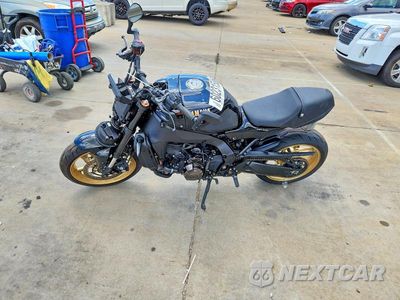 Trzecie zdjęcie samochodu z tyłu: 2025 YAMAHA MTM890 VIN:JYARN96E5SA000701 - miniatura