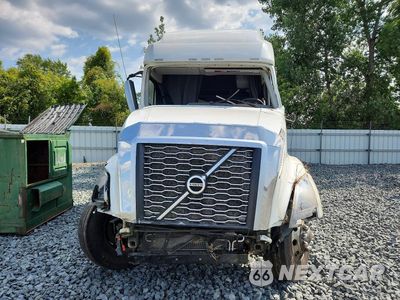 Piąte zdjęcie samochodu w środku: 2022 VOLVO VN VNL VIN:4V4NC9EH2NN296816 - miniatura