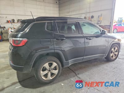 Trzecie zdjęcie samochodu z tyłu: 2018 JEEP COMPASS LATITUDE VIN:3C4NJDBB2JT345205 - miniatura