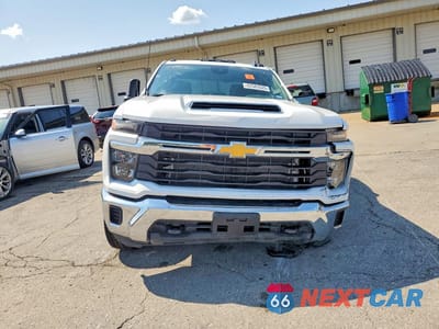 Piąte zdjęcie samochodu w środku: 2026 CHEVROLET SILVERADO K3500 LT VIN:1GC4KTEY9TF278781 - miniatura