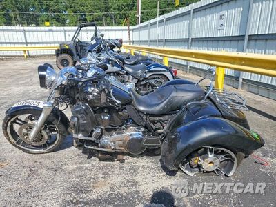 Trzecie zdjęcie samochodu z tyłu: 2017 HARLEY-DAVIDSON FLRT FREE WHEELER VIN:1HD1MCC19HB850044 - miniatura