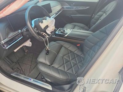 Zdjęcie 7 z 13 samochodu: 2025 BMW 740 XI VIN:WBA33EH05SCU74076 - miniatura